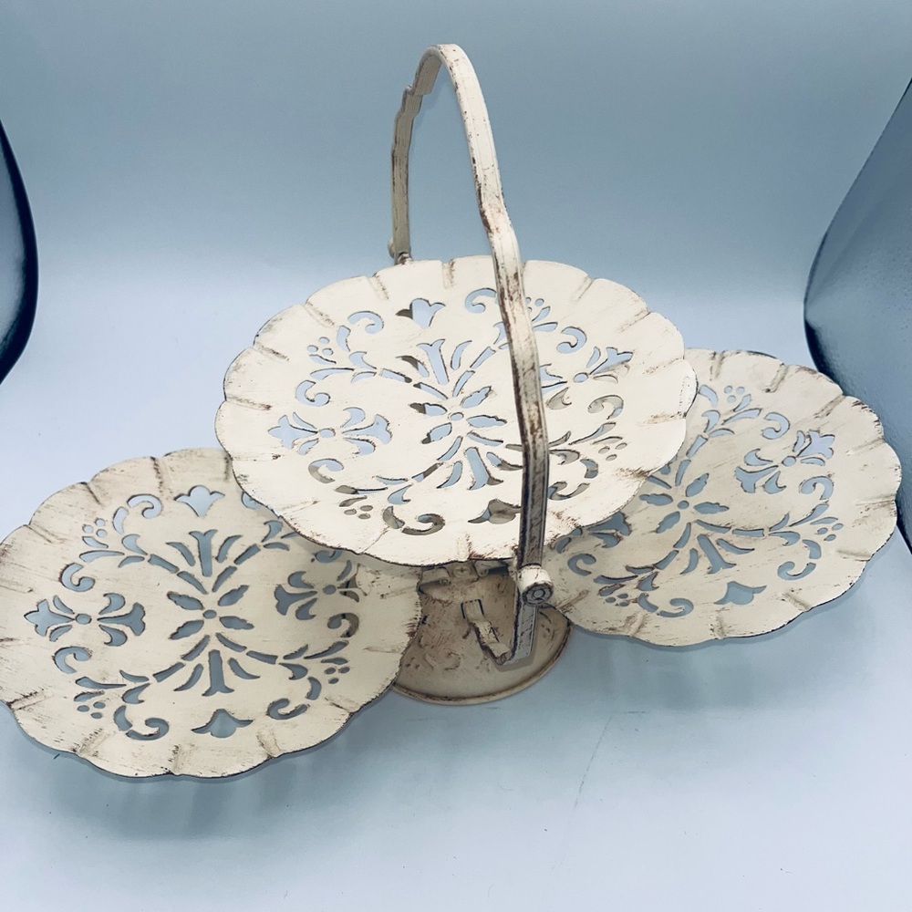 Distressed Cream Metal Foldable 3 Tray